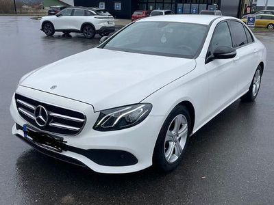 Gebraucht Mercedes E220 194 PS (142 kW) 2018 Weiß Limousine