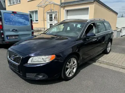 Gebraucht Volvo V70 Summum 163 PS (119 kW) 2013 Blau Kombi