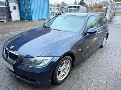 Gebraucht BMW 320 163 PS (119 kW) 2008 Blau Kombi