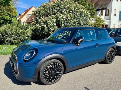 Second-hand Mini Cooper S Favoured 204 CP (150 kW) 2024 Albastru Hatchback