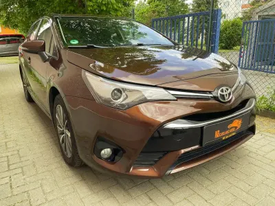 Gebraucht Toyota Avensis Business Edition 143 PS (105 kW) 2015 Braun Kombi