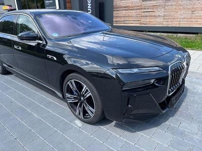 Gebraucht BMW M760 571 PS (419 kW) 2024 Saphirschwarz (metallic) Limousine