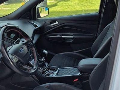Gebraucht Ford Kuga ST-Line 150 PS (110 kW) 2018 Weiß SUV