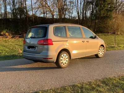 Gebraucht VW Sharan Trendline 140 PS (102 kW) 2015 Grau Van / Kleinbus