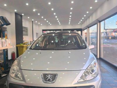 Grau Gebraucht 2006 Peugeot 307 Kombi | 3.250 €