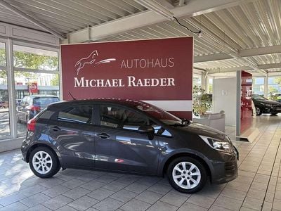 Graphit met. Gebraucht 2016 Kia Rio Limousine | 9.850 € (Teuer)