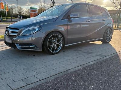 Gebraucht Mercedes B200 156 PS (114 kW) 2013 Grau Van / Kleinbus