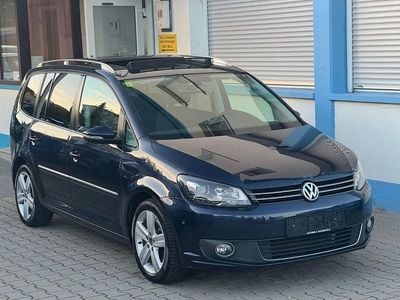Second-hand VW Touran Highline 140 CP (102 kW) 2015 Albastru Monovolum