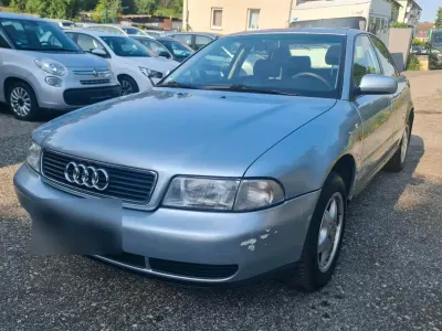 Używany Audi A4 120 KM (88 kW) 1996 Srebrny Sedan/Limuzyna