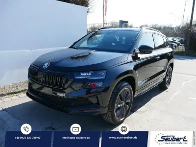 Neu Skoda Karoq SportLine 190 PS (139 kW) 2026 Blackmagic perleffekt SUV