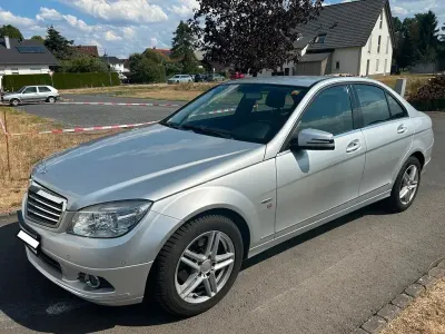 Gebraucht Mercedes C180 156 PS (114 kW) 2010 Silber Limousine