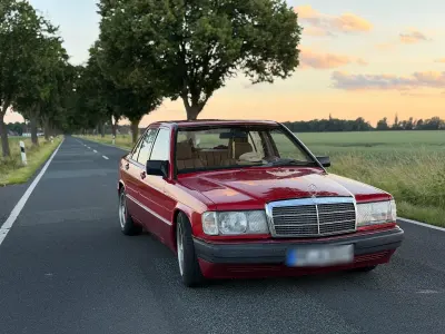 Gebraucht Mercedes 190 94 PS (69 kW) 1990 Rot Limousine