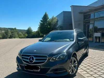 Gebraucht Mercedes E220 170 PS (125 kW) 2016 Grau Kombi