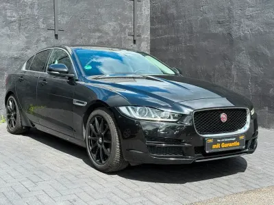 Gebraucht Jaguar XE Portfolio 179 PS (131 kW) 2016 Schwarz Limousine