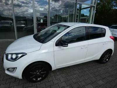Gebraucht Hyundai i20 86 PS (63 kW) 2014 Weiß Kleinwagen