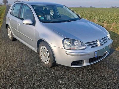 Silber Gebraucht 2005 VW Golf V Kleinwagen | 2.500 € (Fairer Preis)
