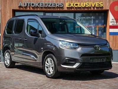 Grau Gebraucht 2024 Toyota Proace City City Van / Kleinbus | 29.900 € (Fairer Preis)