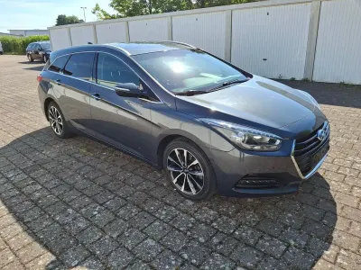 Gebraucht Hyundai i40 Trend 165 PS (121 kW) 2015 Grau Kombi