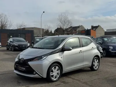 Używany Toyota Aygo X-play 69 KM (50 kW) 2016 Srebrny Hatchback