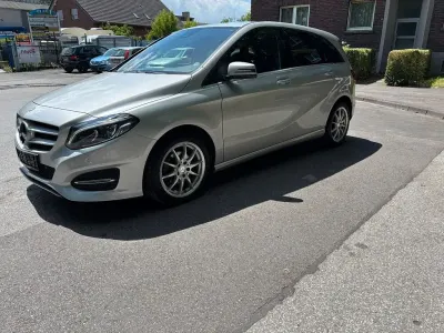 Gebraucht Mercedes B200 Urban 136 PS (100 kW) 2016 Silber Kleinwagen