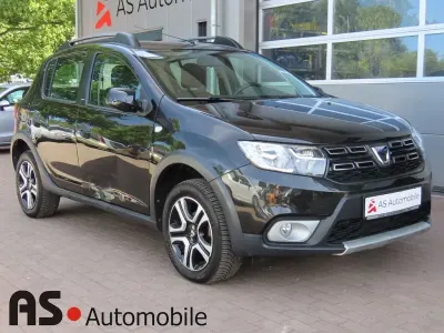 Gebraucht Dacia Sandero Celebration 90 PS (66 kW) 2018 Perlmuttschwarz Limousine