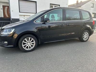 Second-hand VW Sharan Highline 140 CP (102 kW) 2012 Negru Monovolum