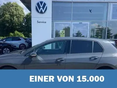 Gebraucht VW Golf VIII Active 150 PS (110 kW) 2023 Grau metallic