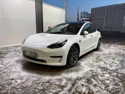 Weiß Gebraucht 2021 Tesla Model 3 Limousine | 21.500 € (Fairer Preis)