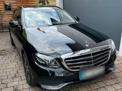 Gebraucht Mercedes E220 194 PS (142 kW) 2019 Schwarz Kombi