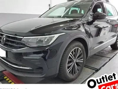 Gebraucht VW Tiguan Sport 150 PS (110 kW) 2021 Deep black perleffekt SUV