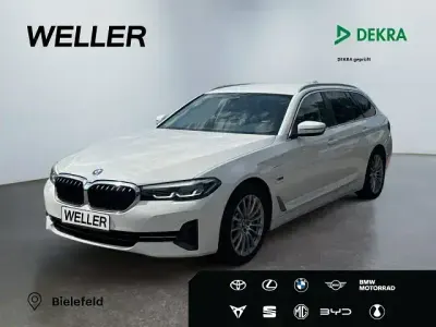Gebraucht BMW 530e Sport Line 292 PS (214 kW) 2022 Alpinweiss iii Kombi