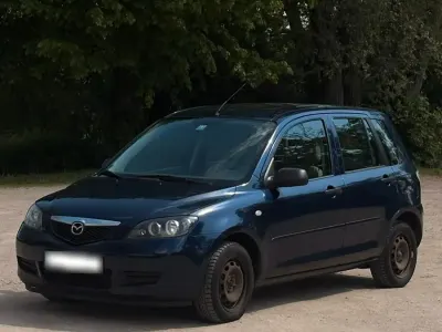 Używany Mazda 2 Comfort 75 KM (55 kW) 2006 Niebieski Hatchback