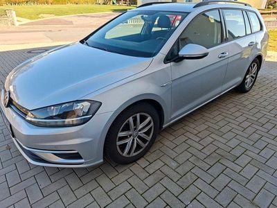 Gebraucht VW Golf VII Comfortline 131 PS (96 kW) 2019 Silber Limousine