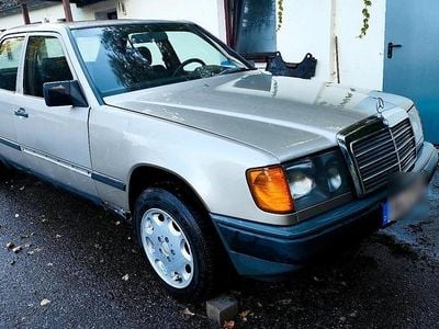 Silber Gebraucht 1988 Mercedes 200 Limousine | 2.000 €