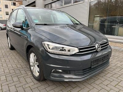 Uranograu Gebraucht 2018 VW Touran Highline Van / Kleinbus | 24.800 € (Etwas zu teuer)