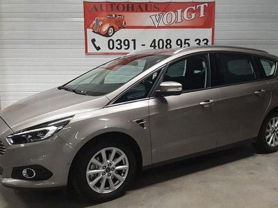 Grau Gebraucht 2016 Ford S-MAX Titanium Van / Kleinbus | 14.600 € (Fairer Preis)