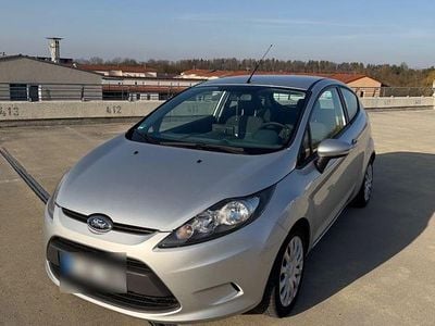 Usata Ford Fiesta Trend 95 CV (69 kW) 2011 Argento Utilitaria
