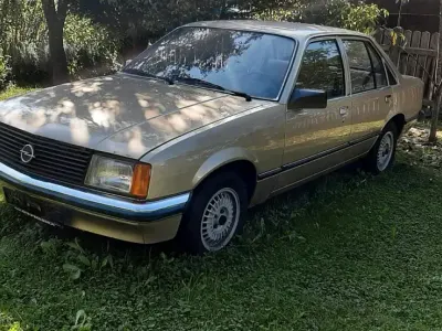 Używany Opel Rekord S 100 KM (73 kW) 1983 Żółty Sedan/Limuzyna