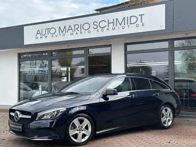 Gebraucht Mercedes CLA180 Shooting Brake Urban 122 PS (89 kW) 2018 Blau Kombi
