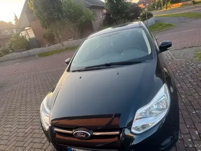 Gebraucht Ford Focus 110 PS (80 kW) 2014 Schwarz Limousine