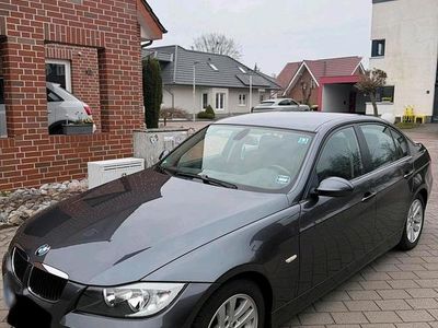 Gebraucht BMW 318 129 PS (94 kW) 2007 Grau Limousine