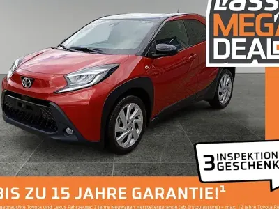 Gebraucht Toyota Aygo X Comfort 72 PS (52 kW) 2022 Chili red perleffekt/ night sky black SUV