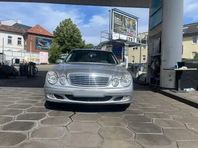 Gebraucht Mercedes E240 177 PS (130 kW) 2003 Silber Limousine