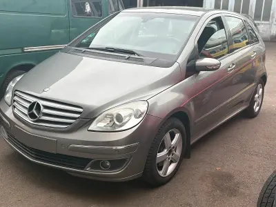 Gebraucht Mercedes B180 109 PS (80 kW) 2007 Grau Van / Kleinbus