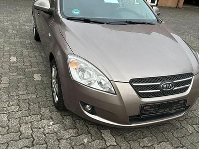 Second-hand Kia Ceed 105 CP (77 kW) 2009 Gri Hatchback