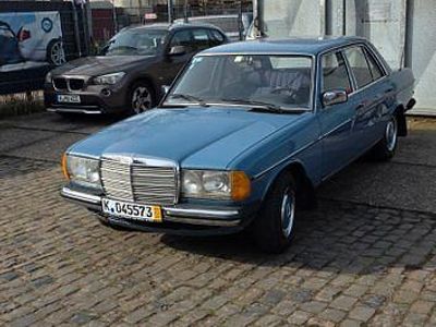 Gebraucht Mercedes 230 136 PS (100 kW) 1984 Blau Limousine