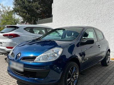 Second-hand Renault Clio II 75 CP (55 kW) 2007 Albastru Hatchback
