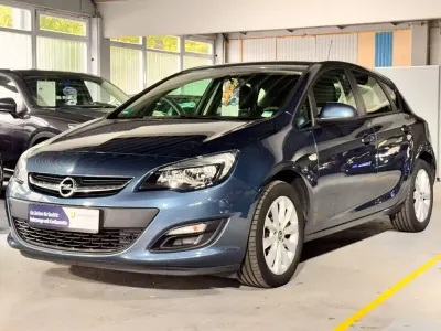 Gebraucht Opel Astra Edition 165 PS (121 kW) 2015 Deep sky Limousine