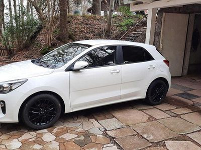 Gebraucht Kia Rio DREAM-TEAM Edition 99 PS (72 kW) 2017 Weiß Limousine