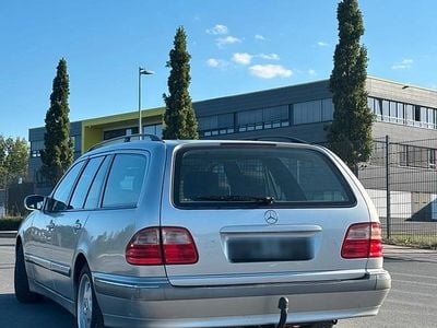 Mercedes E200